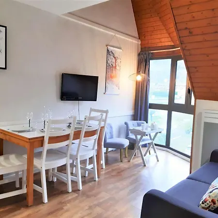 T2 Sud Avec Bow-window, Tv, Kitchenette Equipee, Muscu, Sauna, Jacuzzi—proche St-lary Soulan Apartment